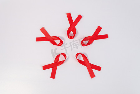 世界艾滋病日关心病人摄影图