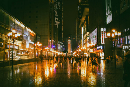 夜晚街道摄影照片_重庆解放碑摄影图