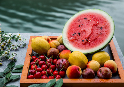 八月你好摄影照片_西瓜水果夏日摄影图