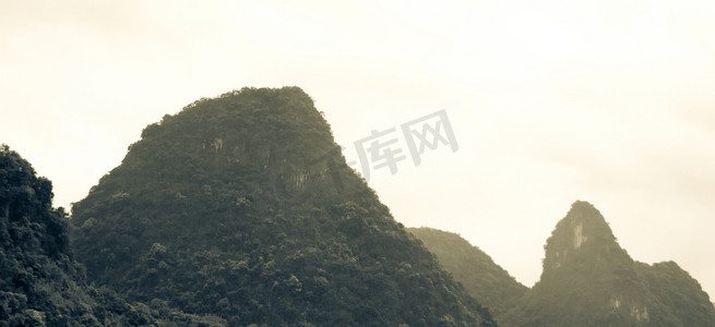 山峰风景摄影图