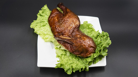 卤味鸭摄影照片_酱鸭食品摄影图