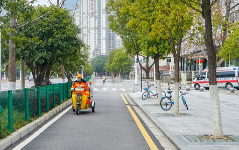 疫情小报边框摄影照片_疫情环卫工人