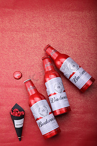 蓝带啤酒logo摄影照片_喜庆啤酒摄影图
