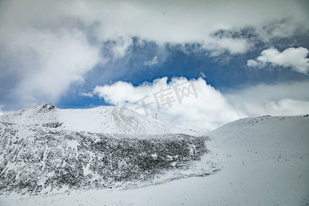 西藏旅游摄影照片_西藏风景雪山云雾摄影图