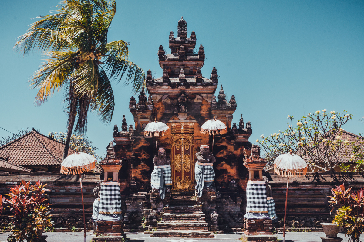 【携程攻略】巴厘岛乌布皇宫景点,这里一定要来，虽然皇宫不大，但是真的很漂亮，很有巴厘岛特色，正门…