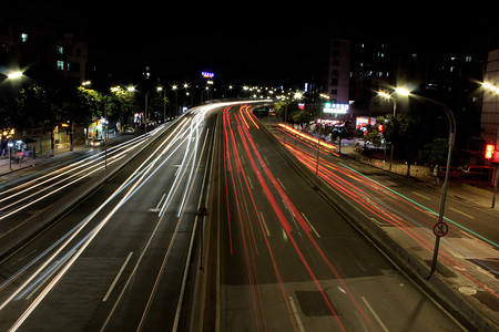 城市夜景繁华摄影照片_城市公路车辆摄影图