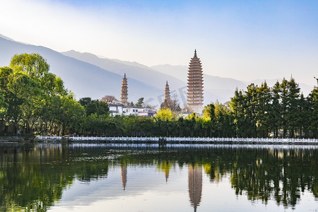 大理永平黄焖鸡摄影照片_云南大理崇圣寺三塔摄影图