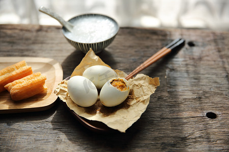 菜肴佐餐食品咸鸭蛋摄影图