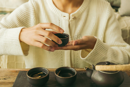 茶具样机摄影照片_人物茶摄影图