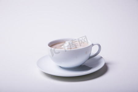 玛奇朵摄影照片_热饮糖块咖啡饮品摄影图