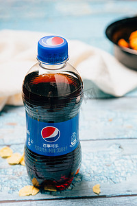 夏日冰可乐冷饮摄影图