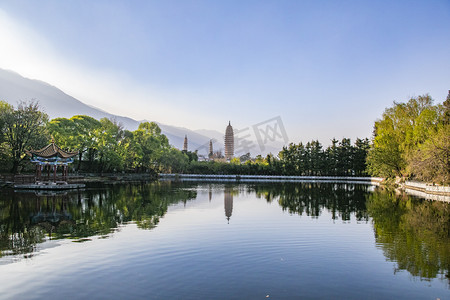 名胜风景摄影照片_云南大理崇圣寺三塔摄影图