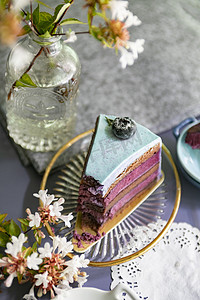八月节摄影照片_蓝莓蛋糕摄影图