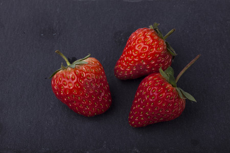  摄影图新鲜草莓配图 