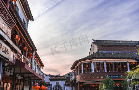 中式建筑风景摄影照片_古镇建筑摄影图