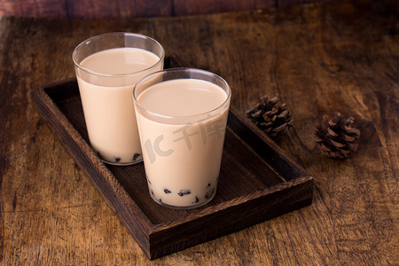奶茶价格表白色摄影照片_珍珠奶茶摄影图