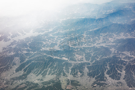 俯瞰大地摄影照片_俯瞰广阔壮丽山河大地摄影图