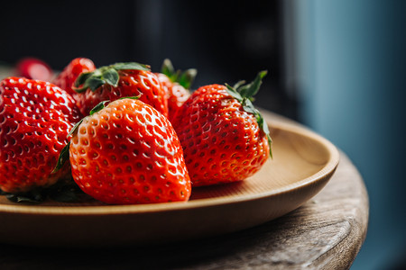 草莓摄影照片_水果草莓摄影图