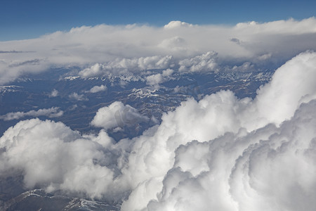 俯瞰大地山峰云海摄影图
