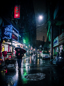 谷雨清明节摄影照片_在雨中漫步