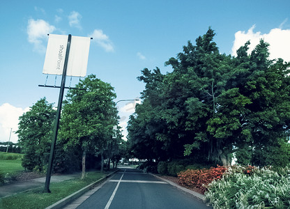 蓝天下澳洲马路摄影图