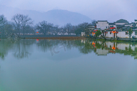 清明山水摄影照片_傍晚西递摄影图