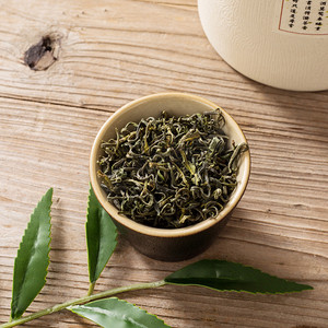 高山春茶摄影照片_中国风产品商图之铁观音绿茶茶叶摄影图配图