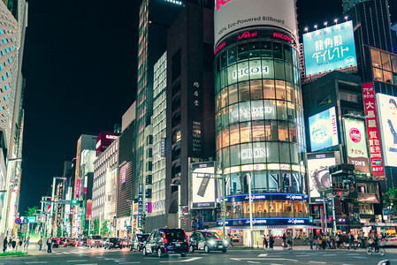 夜晚道路摄影照片_日本银座城市夜景摄影图