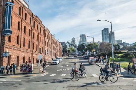 美国城市摄影照片_旧金山的周末摄影图