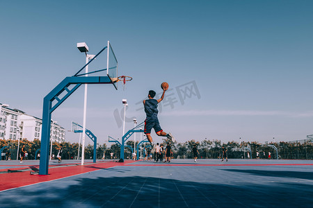 摄影照片_校园篮球运动
