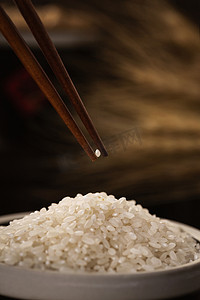 大米红米饭摄影照片_大米摄影图