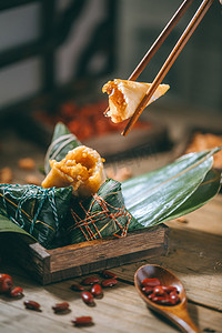 国风月亮茶杯摄影照片_传统节日端午节粽子摄影图