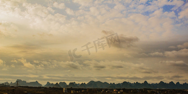 黄昏唯美天空云朵风光自然风景摄影图