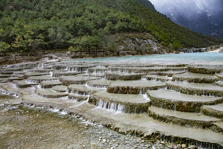 谭摄影照片_青山绿水湖泊碧谭摄影图