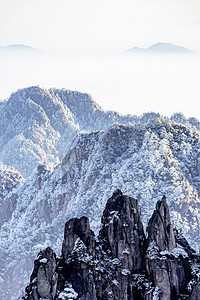 雪摄影照片_雪山峰和云海摄影图