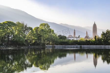 洱海旅游摄影照片_云南大理崇圣寺三塔摄影图