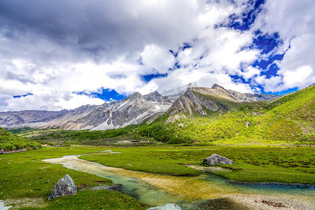 木雅圣地折多山高原雪山摄影图