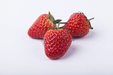 可口草莓摄影照片_新鲜可口草莓摄影图配图 