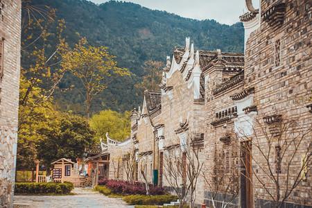 古建筑房屋山川绿树风景摄影图