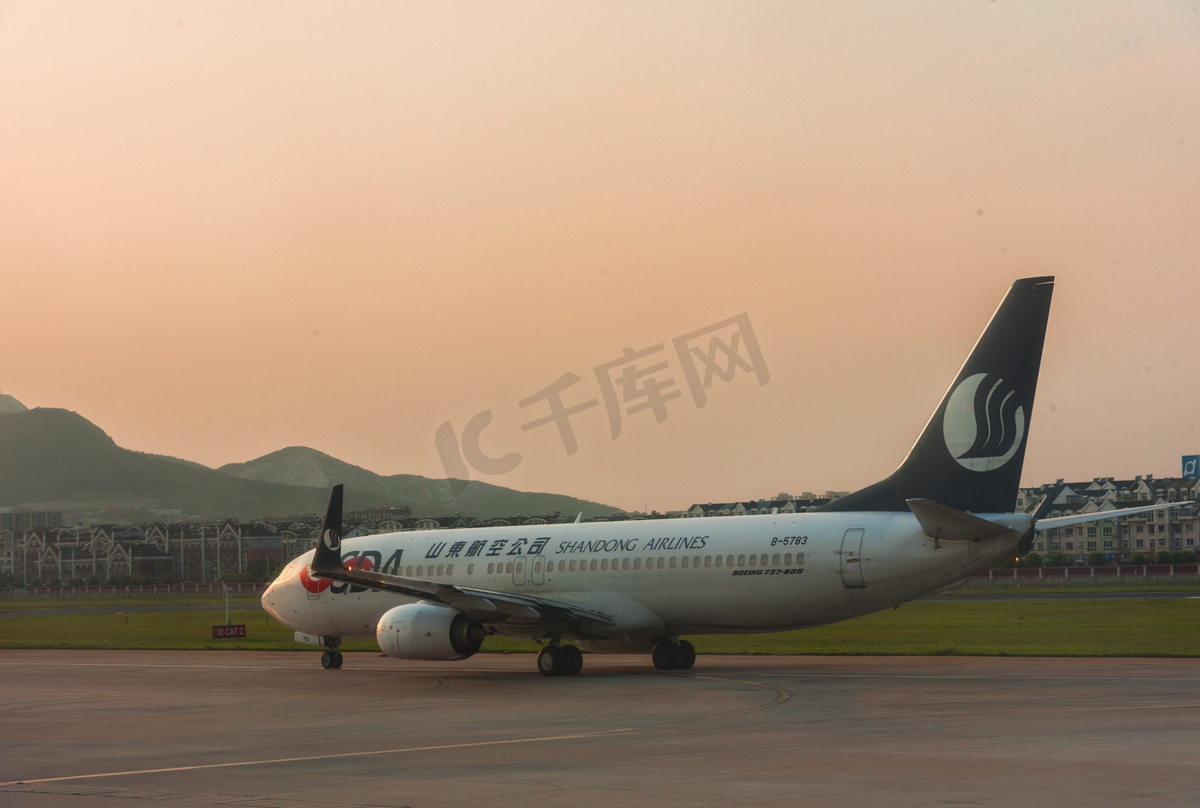 Phoenix 1:400 Boeing 737-800 Shandong Airlines 山东航空 PH11370 B-7569 的照片 ...