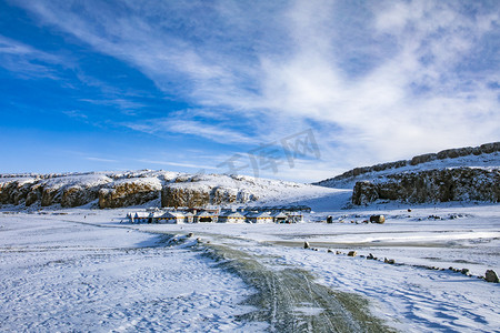 蓝天下雪和大地摄影图