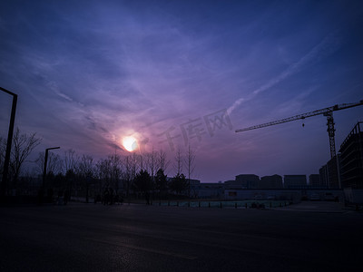 风景紫色摄影照片_紫色晚霞天空风景摄影图