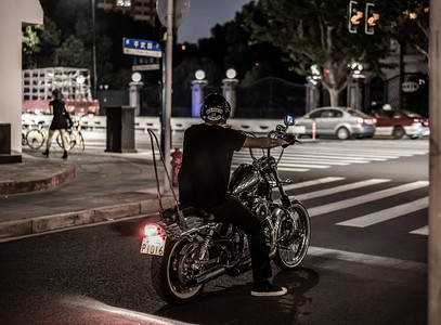 城市摩托车人摄影图