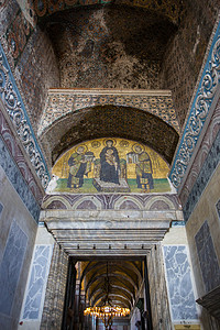 清真寺拱门上的壁画摄影图