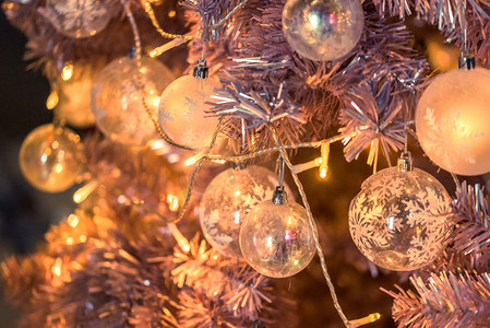 圣诞树装饰物摄影图