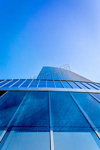 建筑商务摄影照片_蓝色大气玻璃幕墙商务照片摄影图