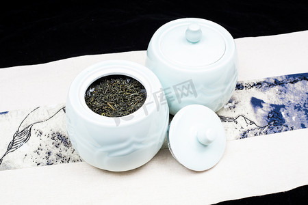 茶叶产品红茶茶叶茶罐摄影图配图