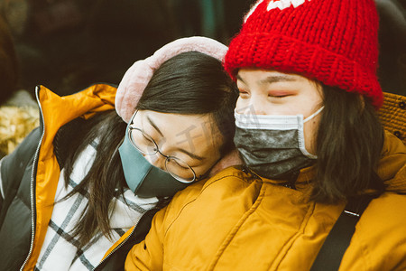 地铁惊魂摄影照片_地铁里睡着的乘客