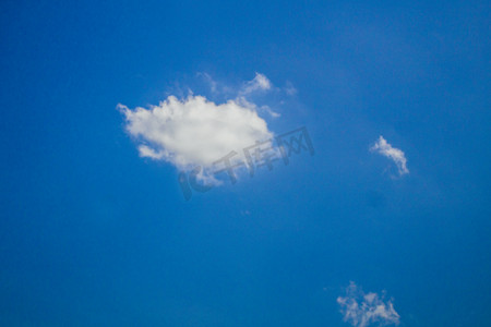 简洁天空白云摄影图