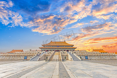 夕阳下北京故宫城门摄影图